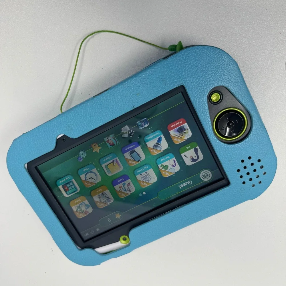 LeapFrog LeapPad Platinum Kids Tablet Green White with Blue Case and Jake Game